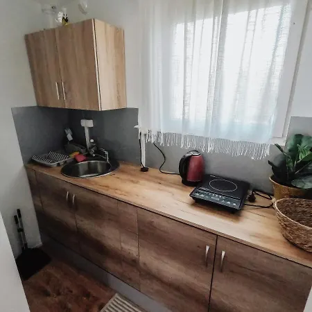 Koza I Brzoza, Z Kontenerow Lodge *